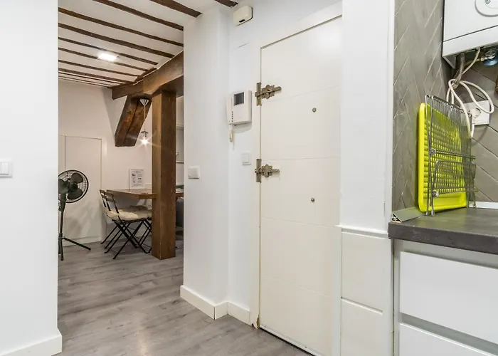2 Bedrooms 1 Bathroom Furnished - Malasana - Modern In Downtown Area - Mintystay